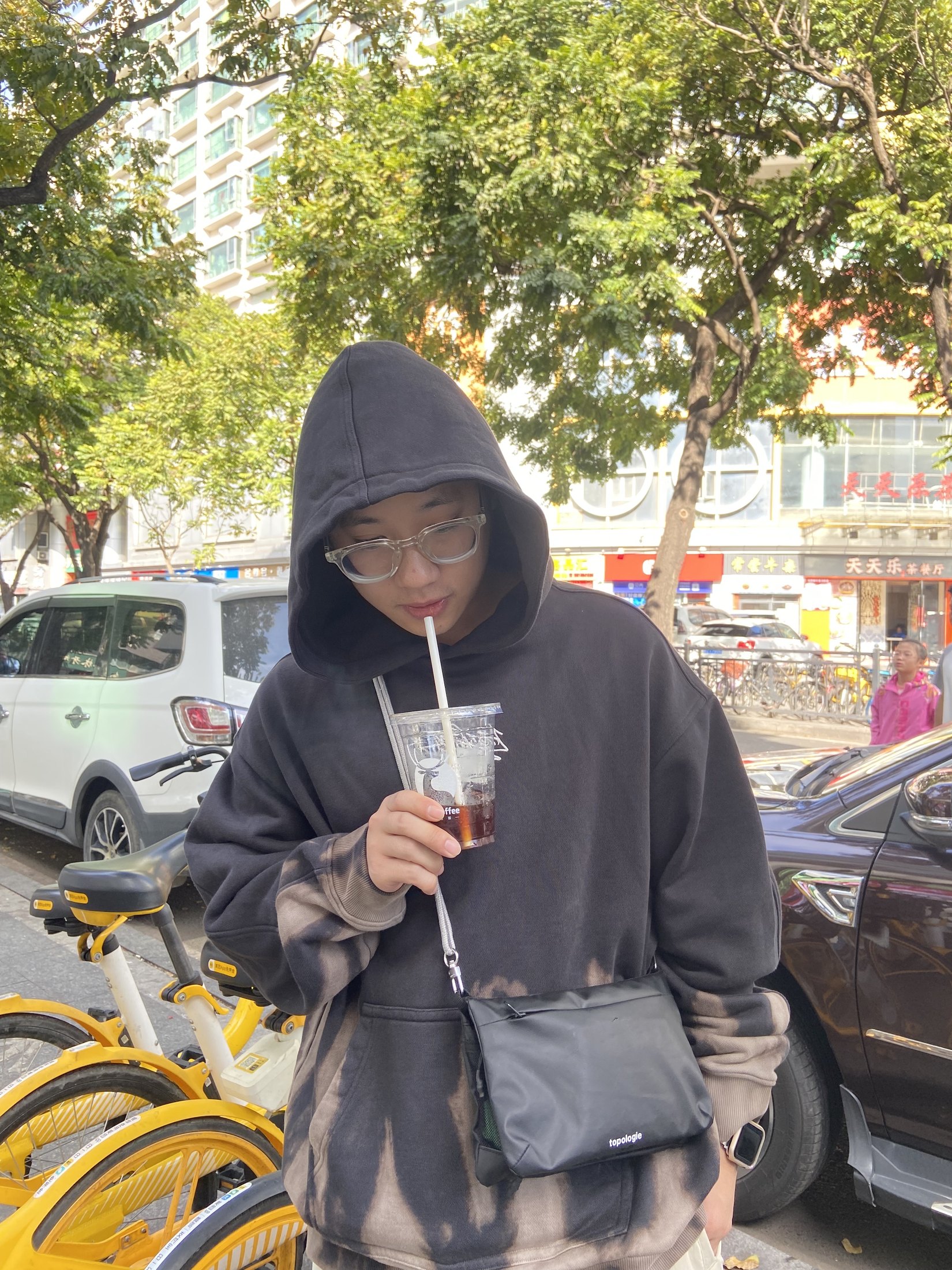 F4L producer portrait in the city