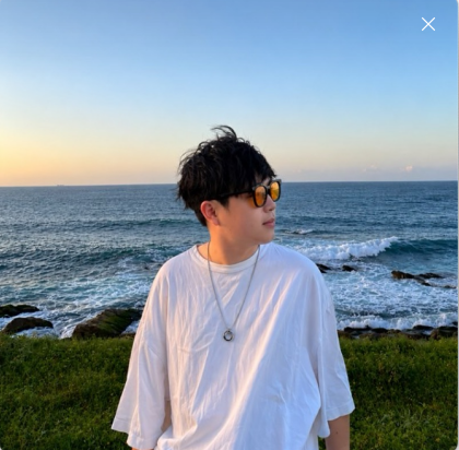 F4L artist portrait overlooking the coast