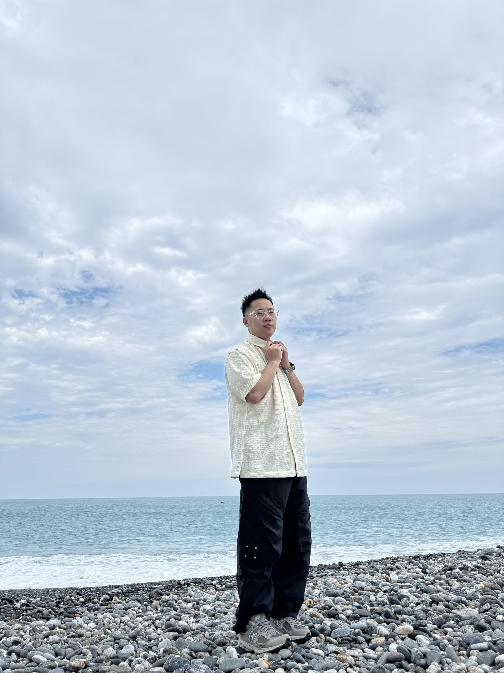 F4L artist portrait by the sea