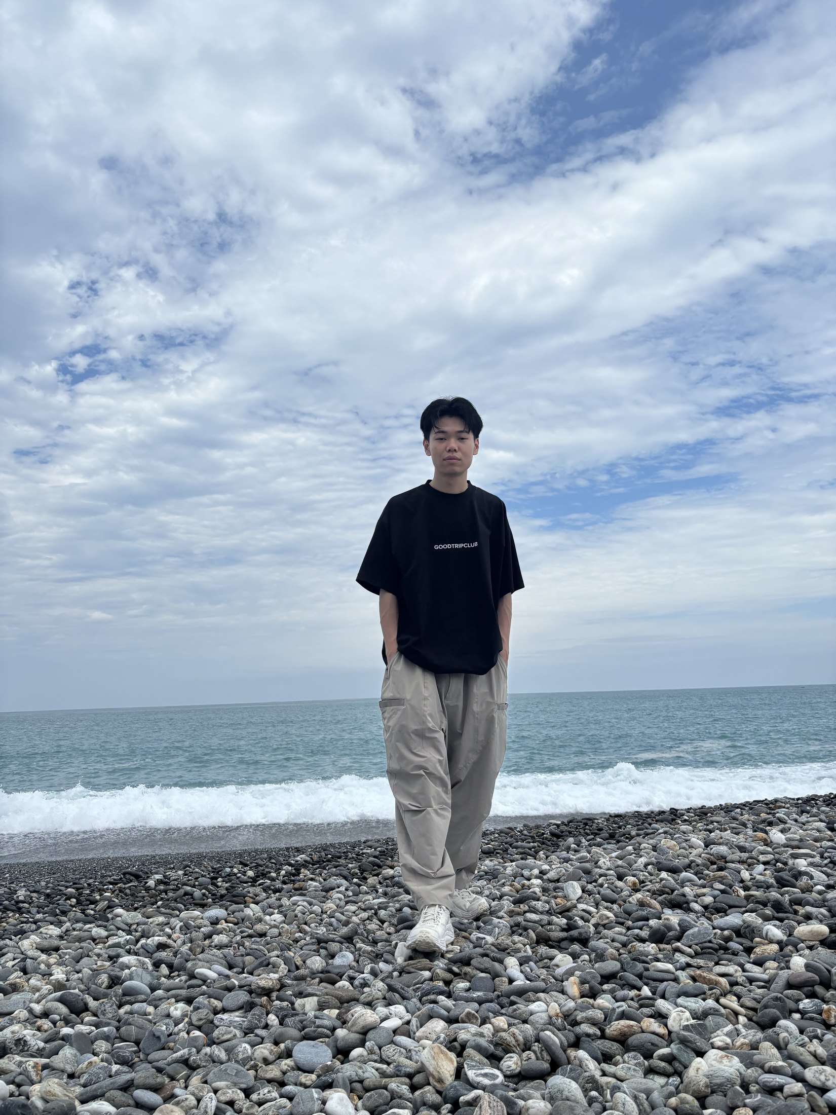 F4L artist portrait on a pebble beach